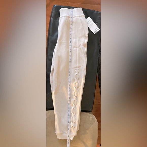 NWT Lululemon Braided Detail HR Joggers Size 6 Cream Color - Picture 7 of 16